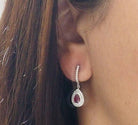 Boucles d'oreilles Pendantes en or blanc, rubis et diamants - Castafiore