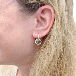 Boucles d'oreilles Pomellato "Colpo di Fulmine", or blanc, péridots, diamants. - Castafiore