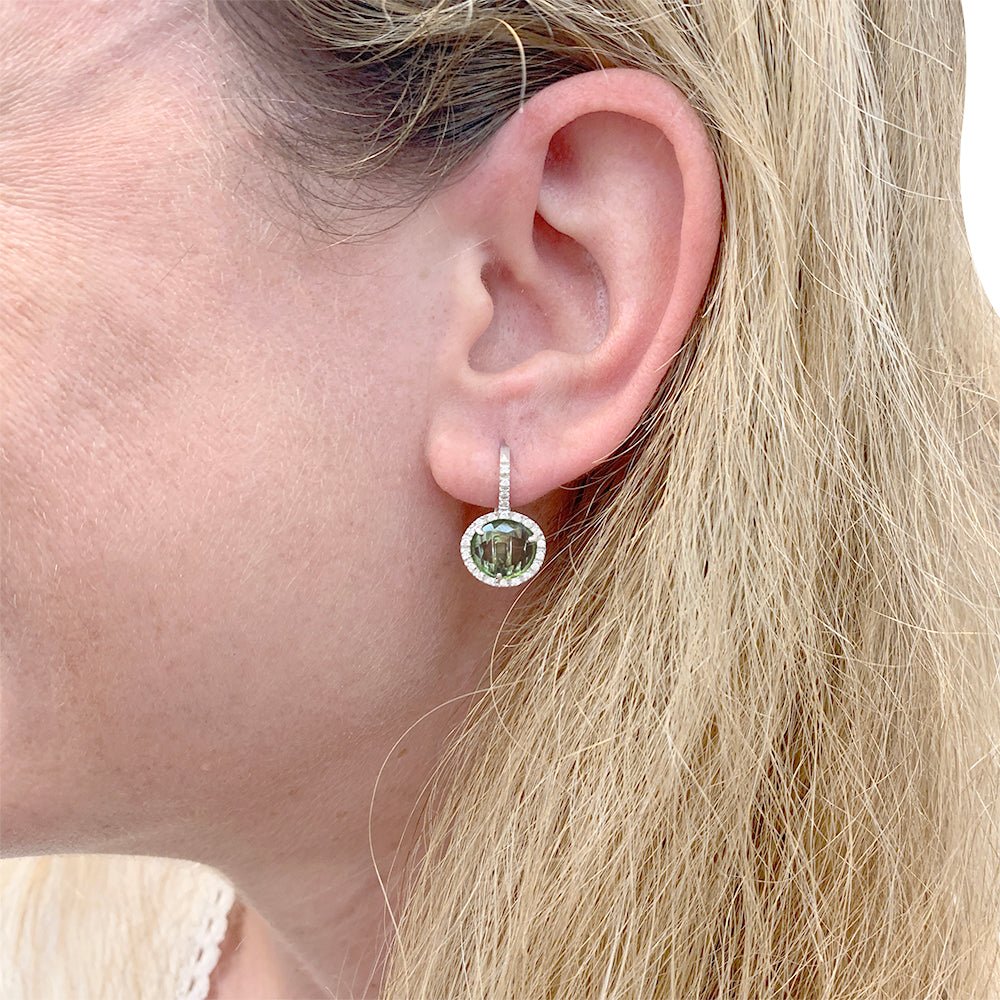 Boucles d'oreilles Pomellato "Colpo di Fulmine", or blanc, péridots, diamants. - Castafiore