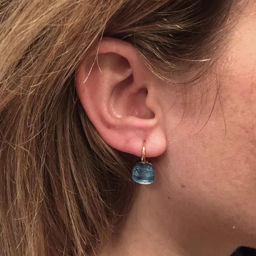 Boucles d'oreilles Pomellato, "Nudo Classic" topaze bleue, deux ors. - Castafiore