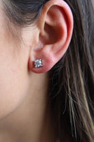 Boucles d'oreilles Puces en or blanc et diamants - Castafiore