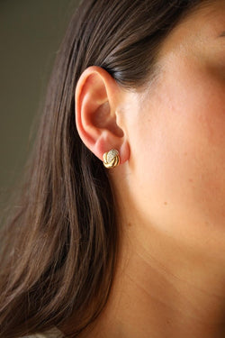 Boucles d'oreilles Puces en or jaune et diamants - Castafiore