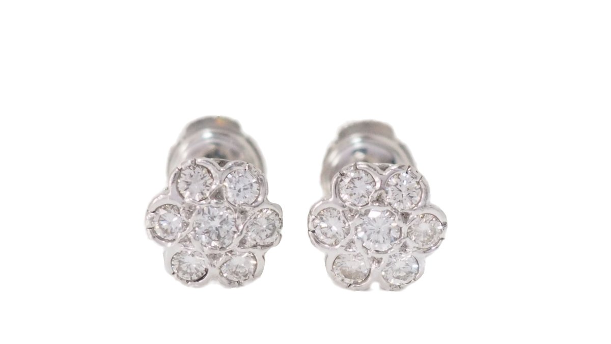 Boucles d'oreilles Puces fleur en or blanc et diamants - Castafiore