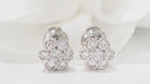 Boucles d'oreilles Puces fleur en or blanc et diamants - Castafiore