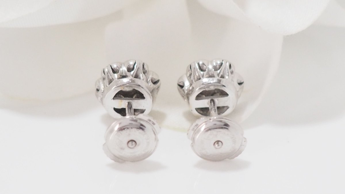 Boucles d'oreilles Puces fleur en or blanc et diamants - Castafiore