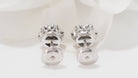 Boucles d'oreilles Puces fleur en or blanc et diamants - Castafiore