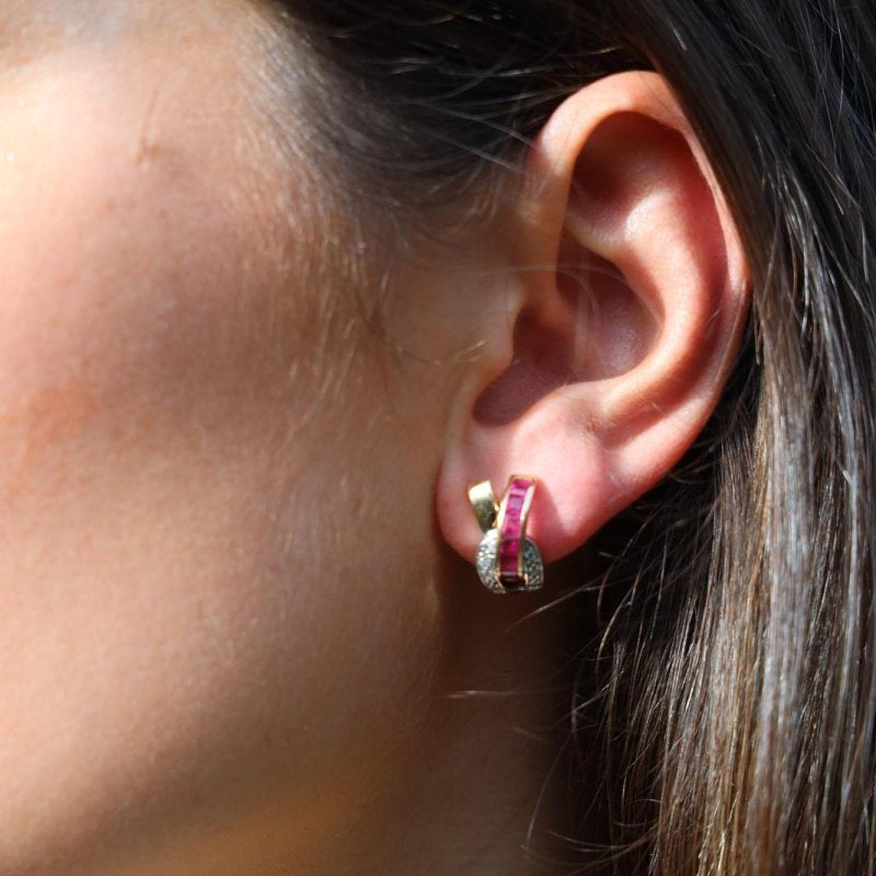 Boucles d'oreilles Puces GUY LAROCHE en 2 ors, rubis et diamants - Castafiore