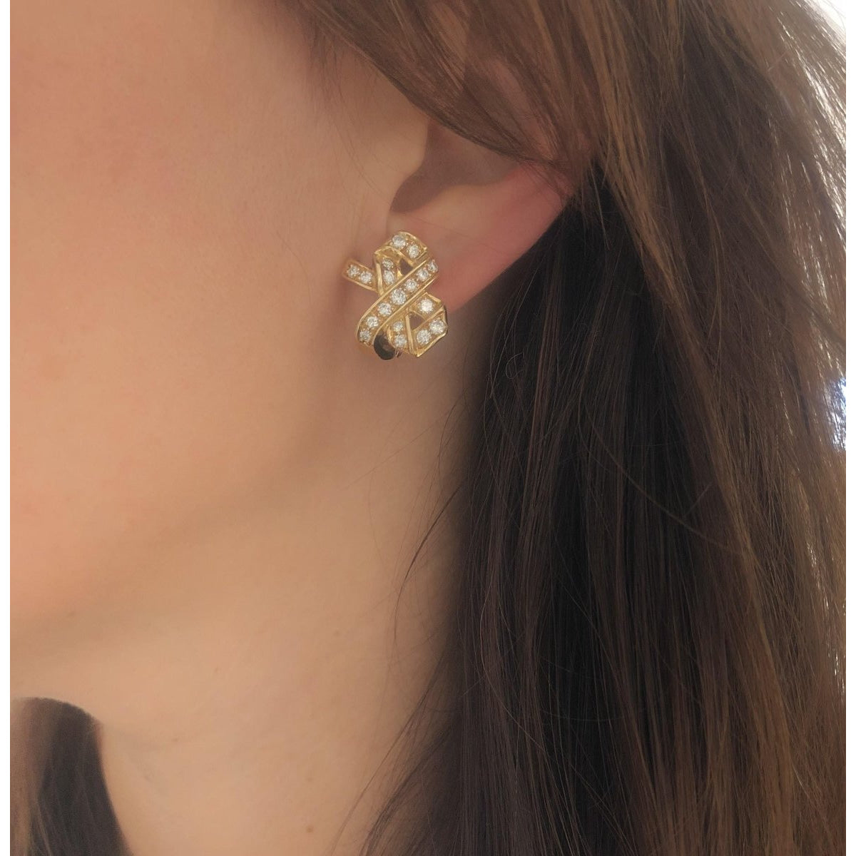 Boucles d'oreilles signée de la maison Dior en or jaune et diamant - Castafiore