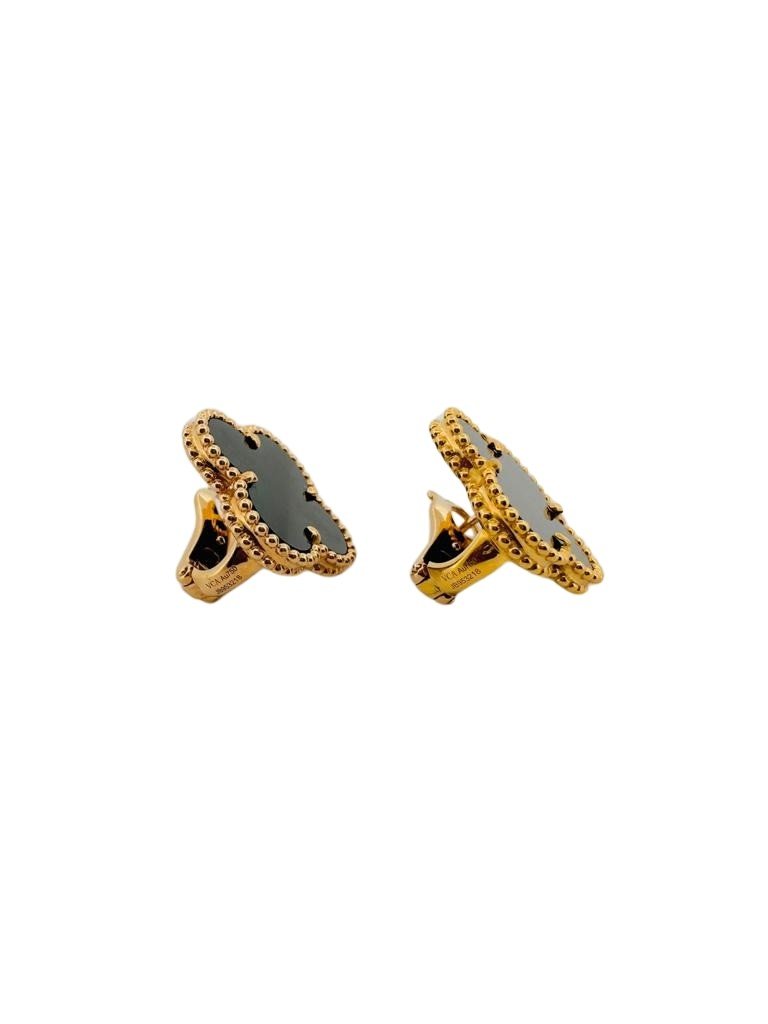 Boucles d'oreilles VAN CLEEF & ARPELS en or jaune et onyx - Castafiore