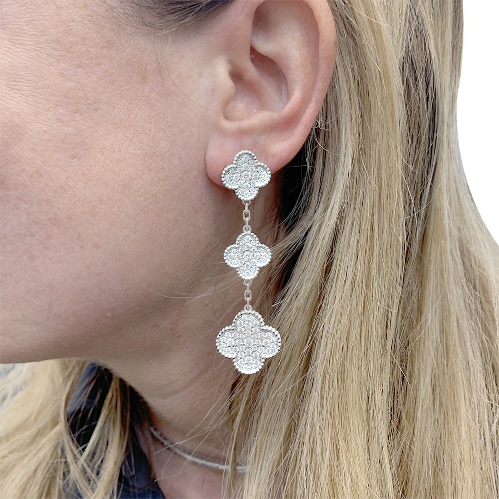 Boucles d'oreilles VAN CLEEF & ARPELS "Magic Alhambra" or blanc, diamants - Castafiore