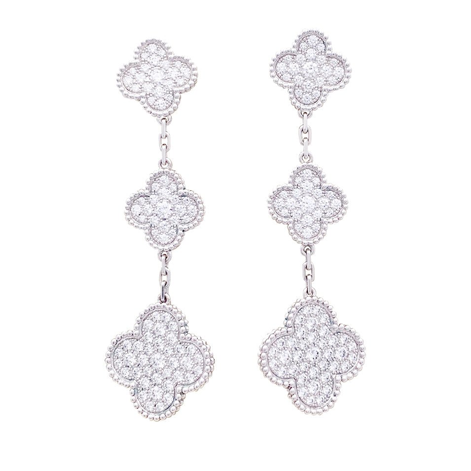 Boucles d'oreilles VAN CLEEF & ARPELS "Magic Alhambra" or blanc, diamants - Castafiore