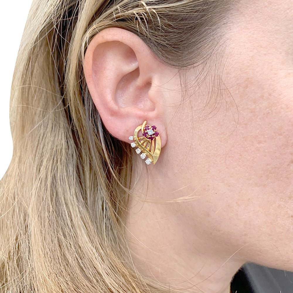 Boucles d'oreilles vintage, "Feuilles", or rose, diamants, rubis - Castafiore
