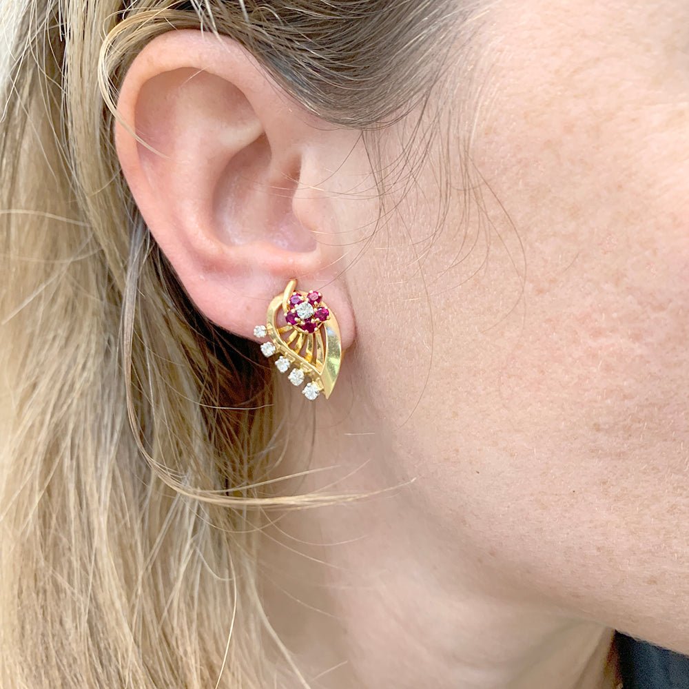 Boucles d'oreilles vintage, "Feuilles", or rose, diamants, rubis - Castafiore