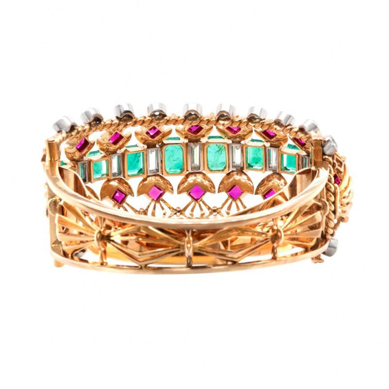 Bracelet 1940 Or Jaune, Emeraudes de Colombie, Diamants et Rubis - Castafiore
