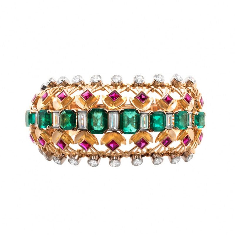 Bracelet 1940 Or Jaune, Emeraudes de Colombie, Diamants et Rubis - Castafiore