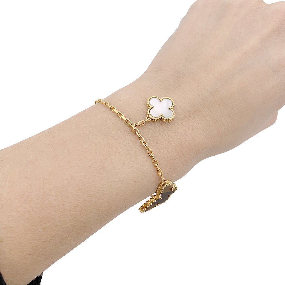 Bracelet Breloques VAN CLEEF & ARPELS "Lucky Alhambra" en or jaune et pierres de couleurs - Castafiore