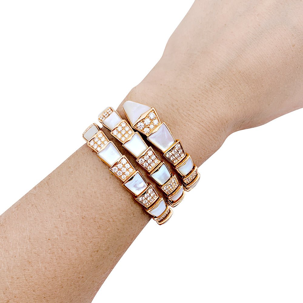 Bracelet BULGARI "Serpenti Viper" en or rose, nacre et diamants - Castafiore