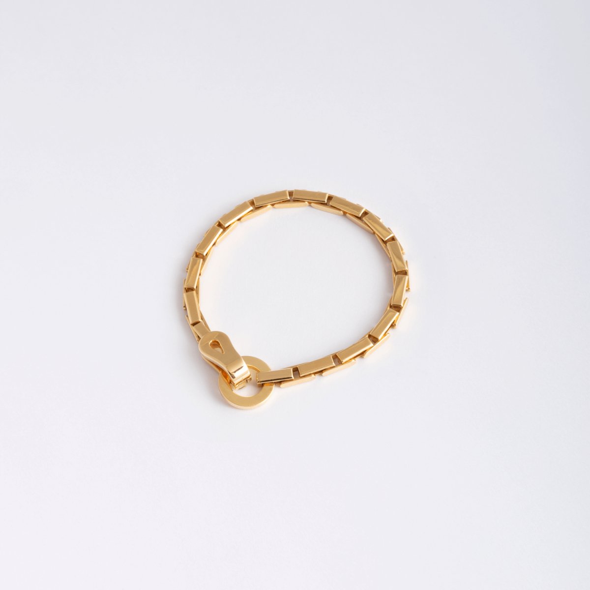 Bracelet CARTIER, modèle "Agrafe" en or jaune - Castafiore