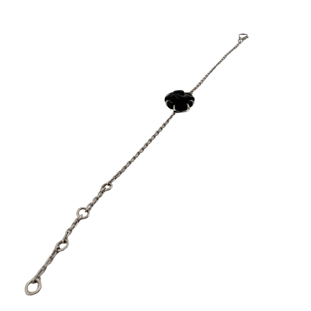 Bracelet CHANEL Camélia en or blanc, onyx et diamants - Castafiore