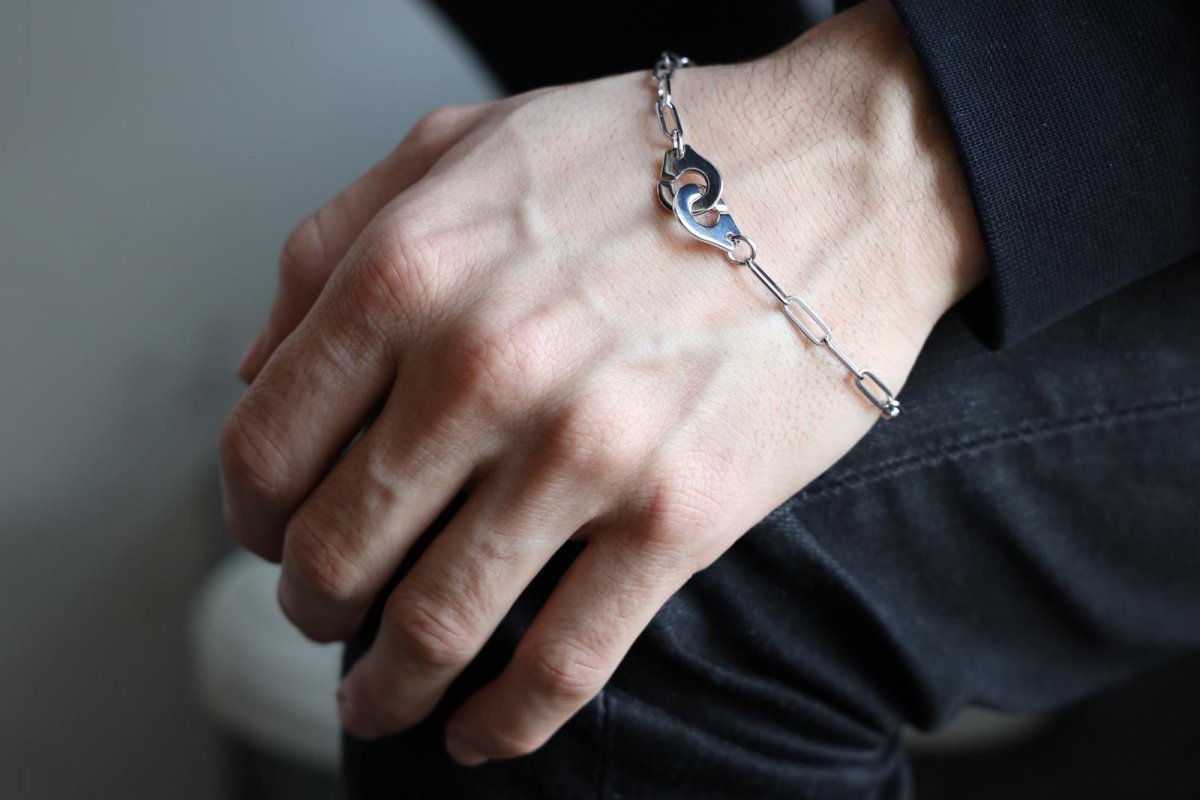 DINH VAN “Handcuffs” bracelet in white gold – Castafiore