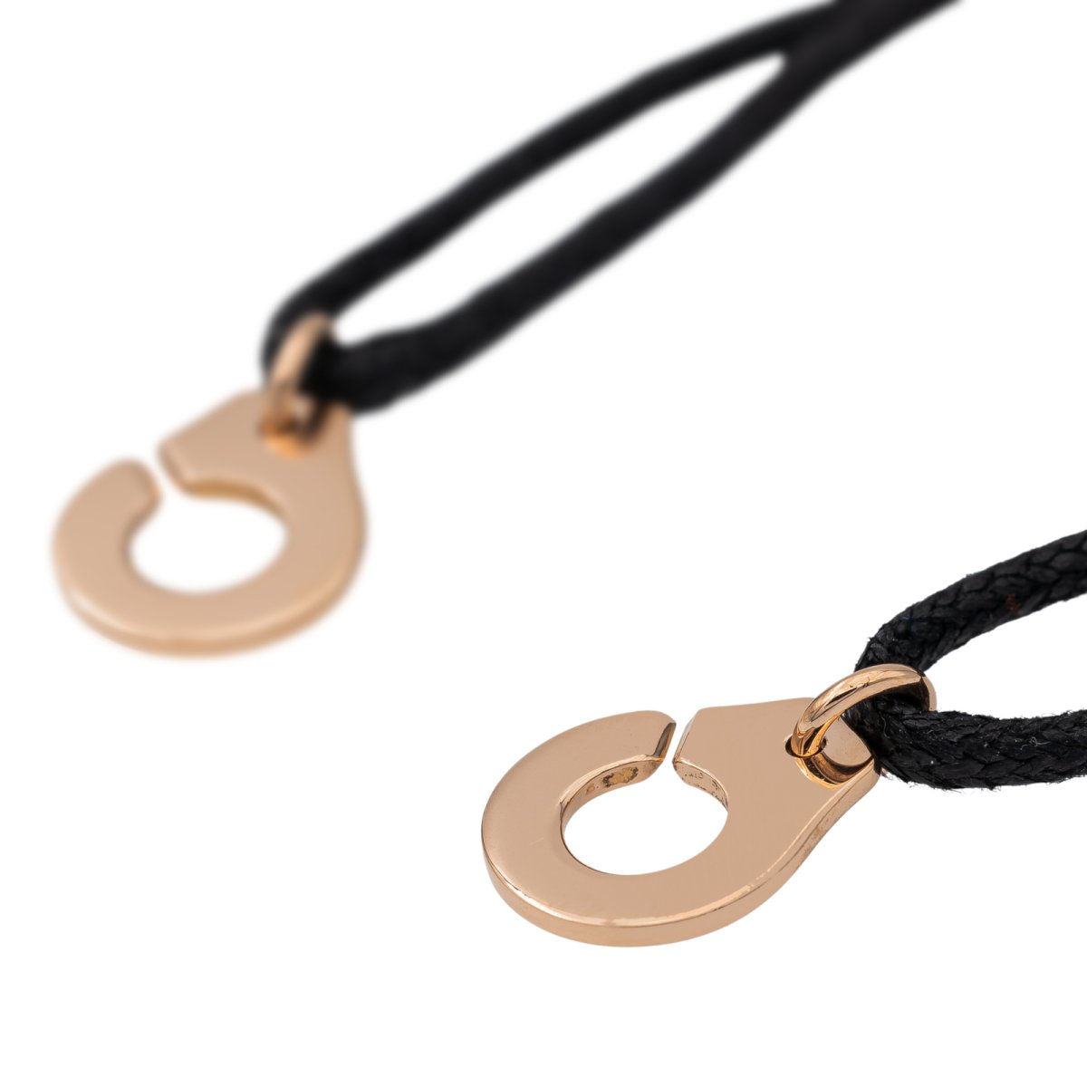Bracelet DINH VAN "Menottes R12" en or rose sur cordon - Castafiore