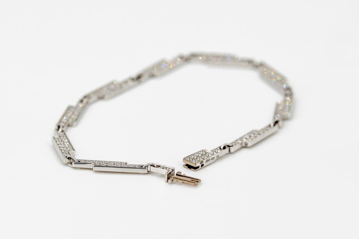Bracelet DINH VAN "Seventies", en or blanc serti diamants - Castafiore