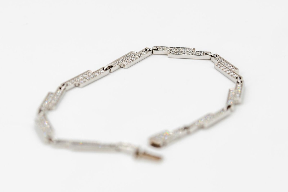 Bracelet DINH VAN "Seventies", en or blanc serti diamants - Castafiore