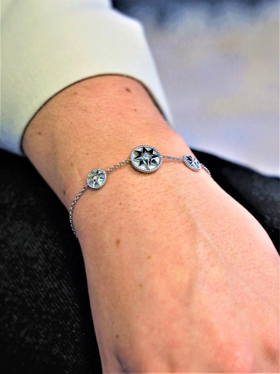 Bracelet DIOR "Rose des vents", or blanc, nacre et diamant - Castafiore