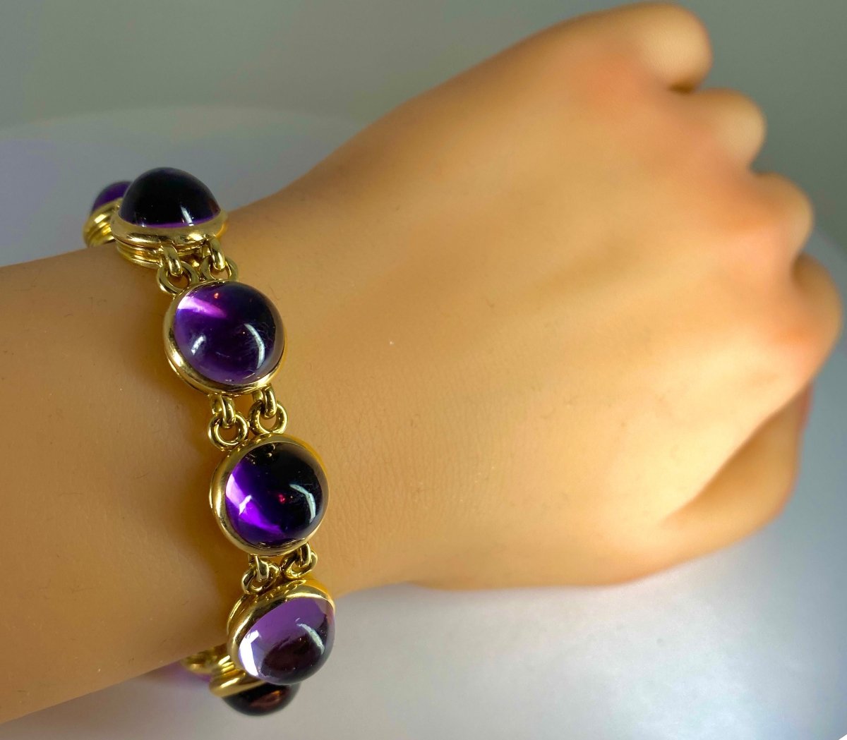 Bracelet en or 18 carats orné de 9 améthystes en cabochon - Castafiore