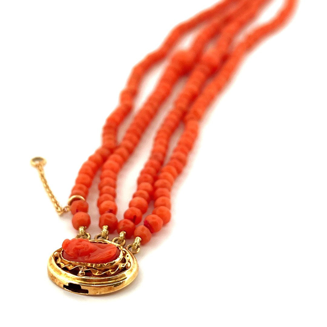 Bracelet en or jaune à rangs de perles de corails - Castafiore