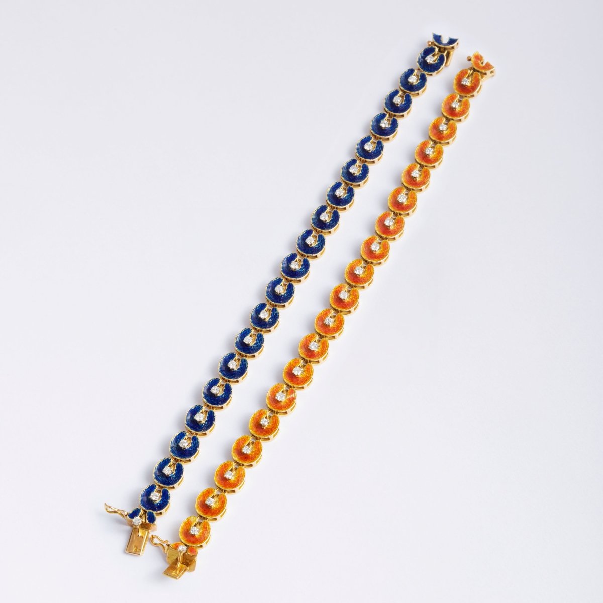 Bracelet en or jaune, émail bleu, sertie d'un diamant - Castafiore