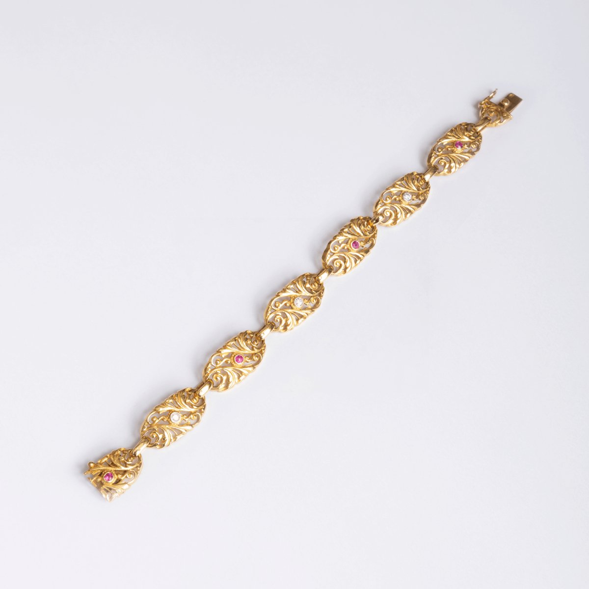 Bracelet en or jaune filigrané, diamants et rubis - Castafiore
