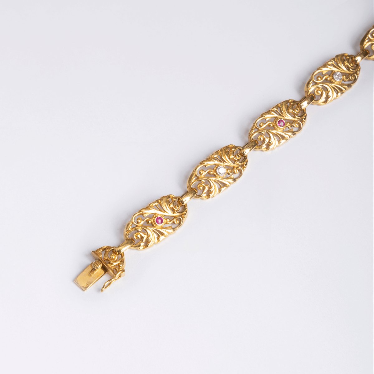 Bracelet en or jaune filigrané, diamants et rubis - Castafiore