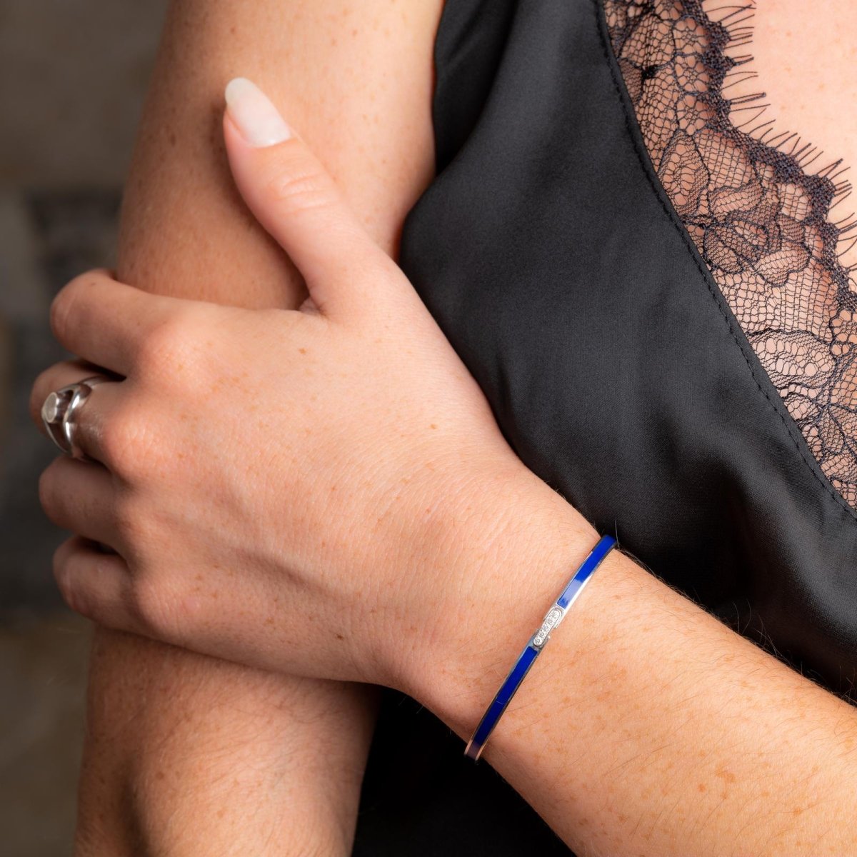 Bracelet Jonc CHAUMET "Liens Evidence", or blanc et diamants - Castafiore