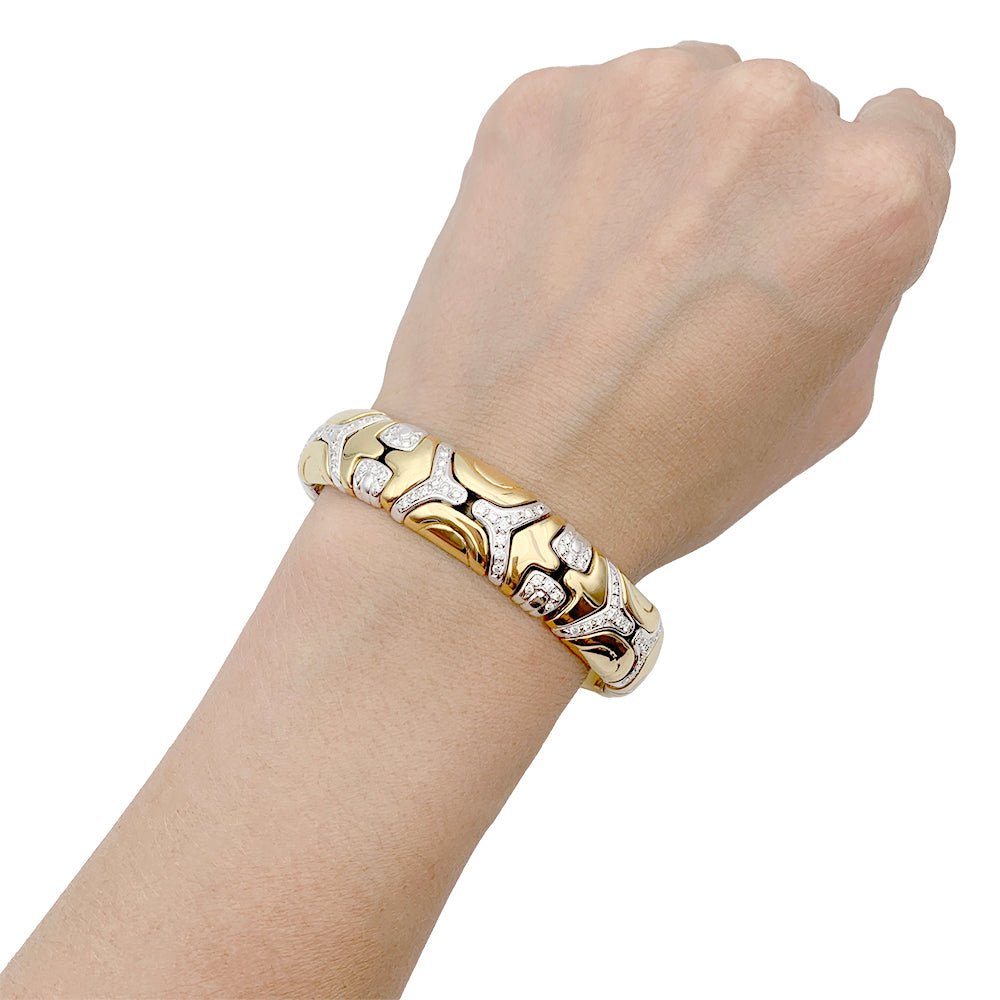 Bracelet jonc deux ors, diamants. - Castafiore