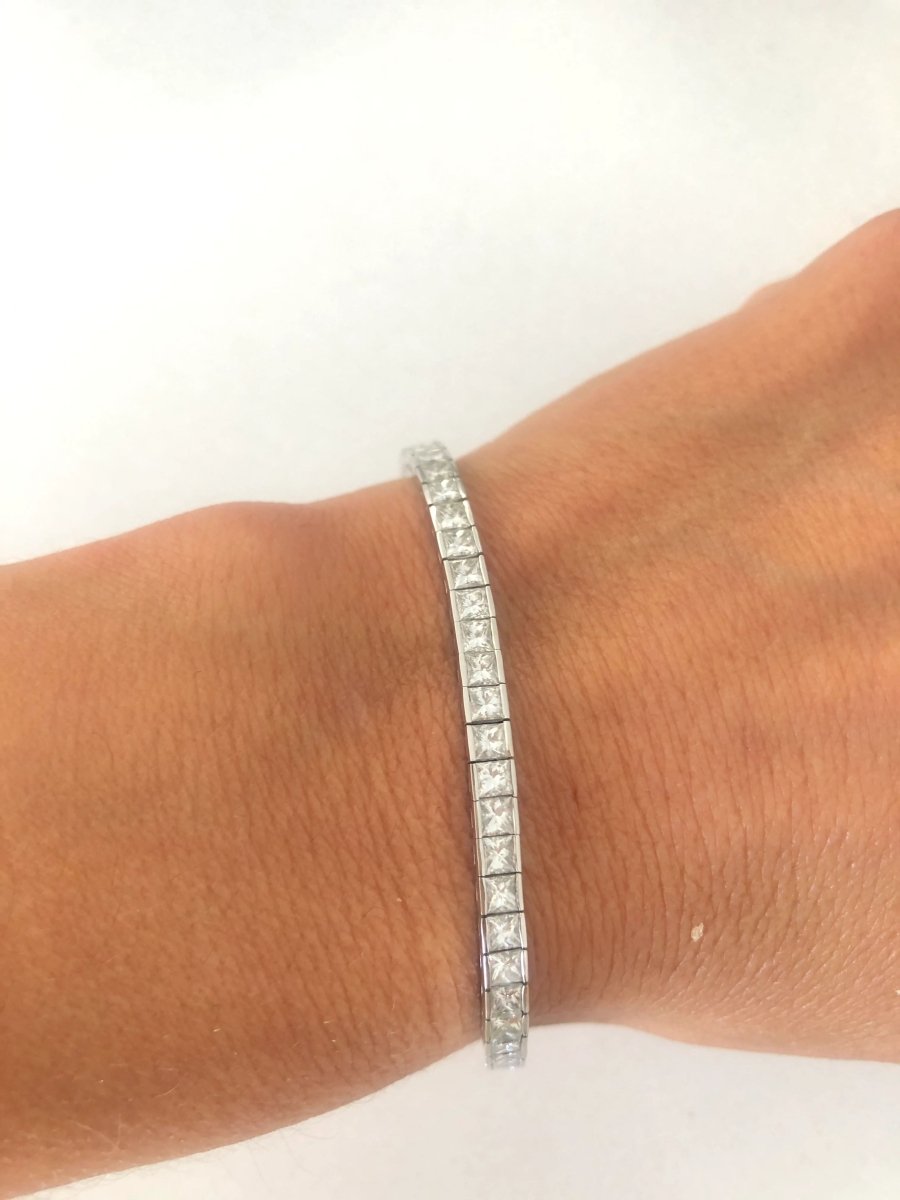 Bracelet ligne en diamant taille princesse sur or gris - Castafiore