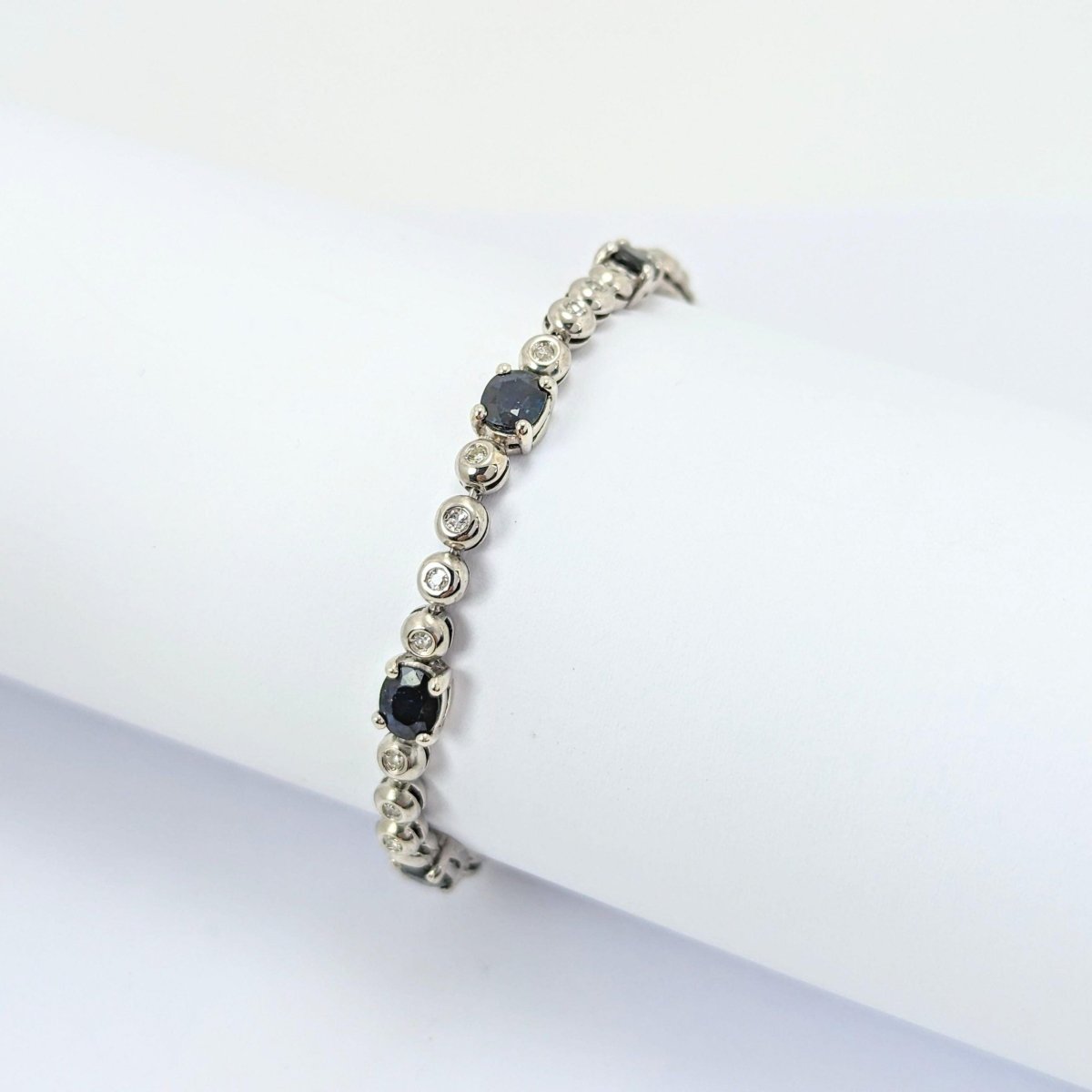 Bracelet or blanc diamants et saphirs - Castafiore