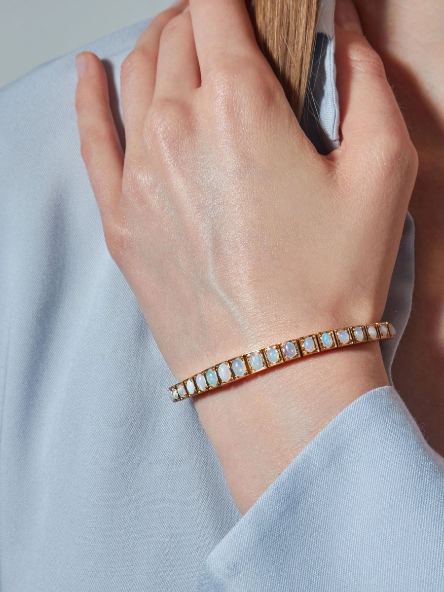 Bracelet rivière d’opales - Travail de la fin du XIXe siècle - Castafiore