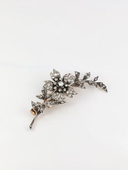 Broche ancienne trembleuse en or, argent et diamants - Castafiore