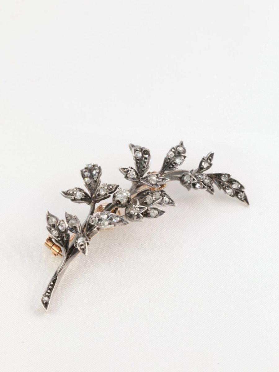 Broche ancienne trembleuse en or, argent et diamants - Castafiore