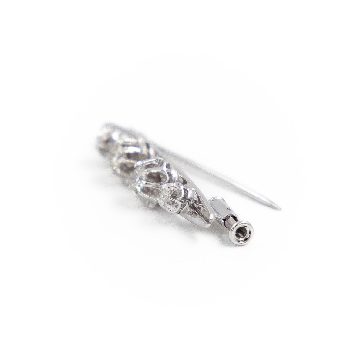 Broche Art déco en or blanc et diamants - Castafiore