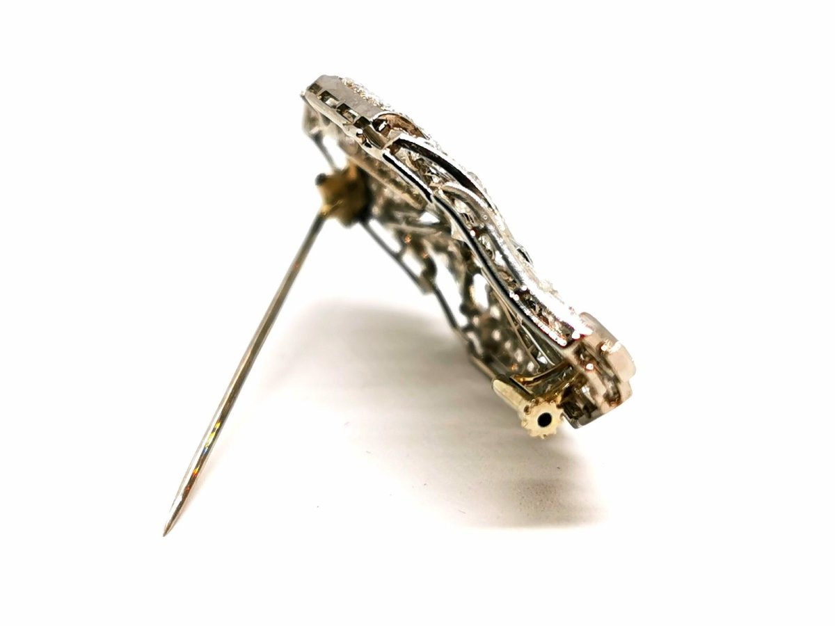 Broche Art Déco en or blanc et platine pavé diamants - Castafiore