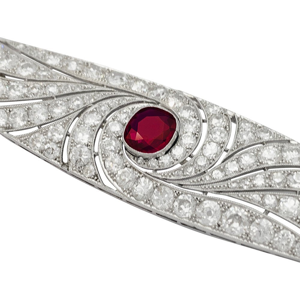Broche Art Déco en platine, rubis et diamants - Castafiore