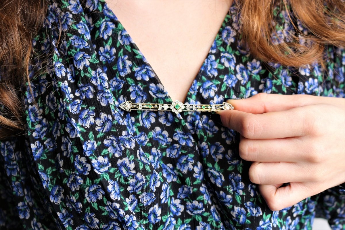 Broche Barrette en or jaune et blanc et en émeraudes et perles et diamants - Castafiore