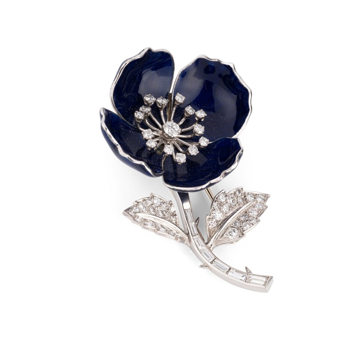 Broche BOUCHERON "Eglantine" en or blanc, platine, émail bleu et diamants - Castafiore
