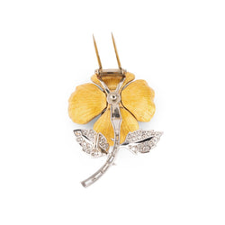 Broche BOUCHERON "Eglantine" en or blanc, platine, émail jaune et diamants - Castafiore