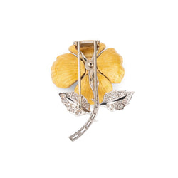 Broche BOUCHERON "Eglantine" en or blanc, platine, émail jaune et diamants - Castafiore