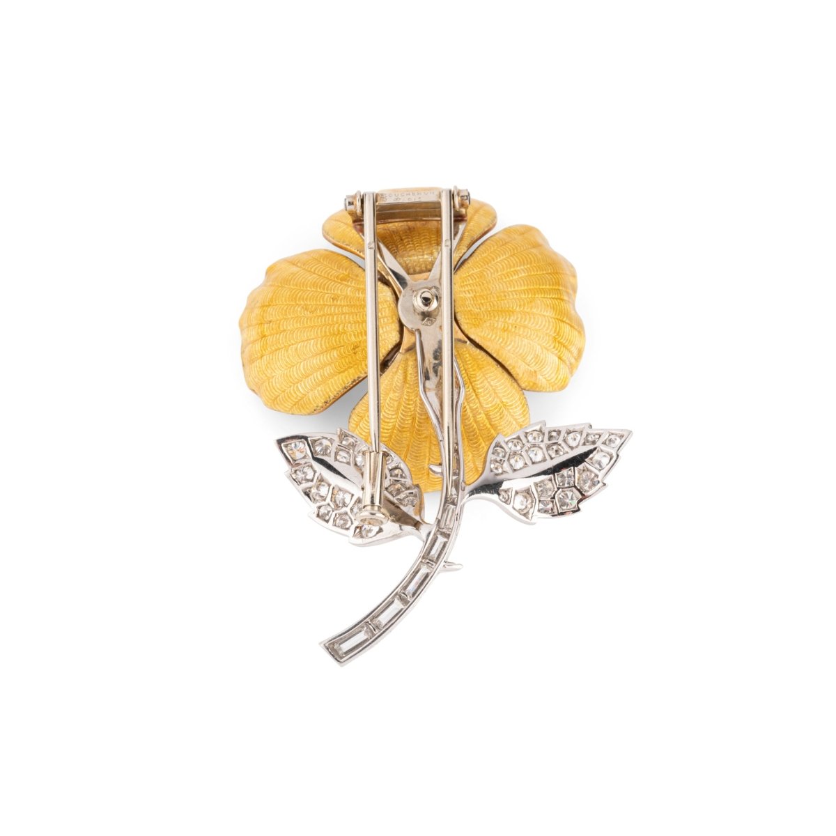 Broche BOUCHERON "Eglantine" en or blanc, platine, émail jaune et diamants - Castafiore