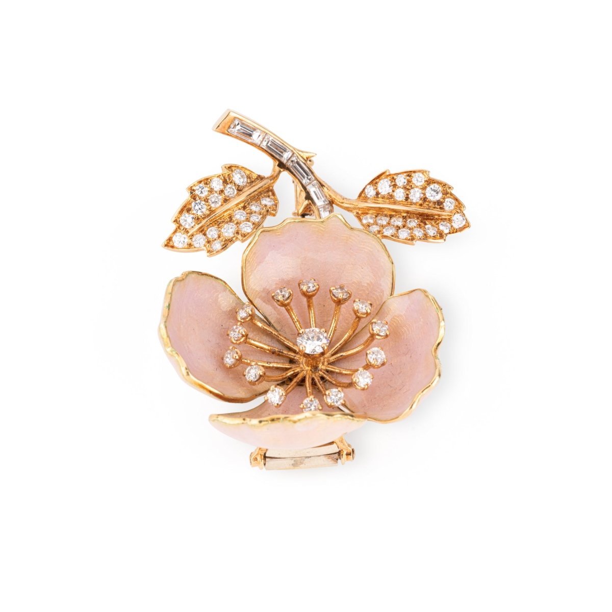 Broche BOUCHERON "Eglantine" en or jaune, émail rose et diamants - Castafiore