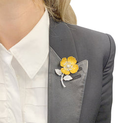 Broche Boucheron, "Eglantine",or et platine, émail et diamants - Castafiore
